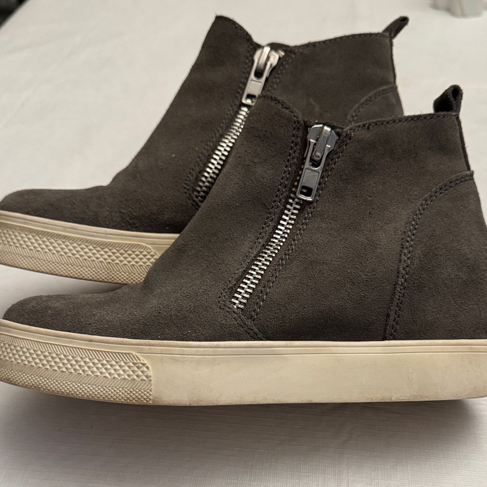 Women’s Steve Madden Suede High-Top Sneakers or ankle boots size 7.5 grey